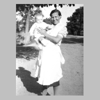 080-0045 Anne Birkhahn mit Tochter Hildegard.jpg